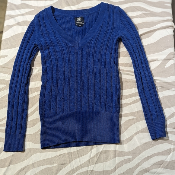 American Eagle Knit Sweater - Picture 1 of 3